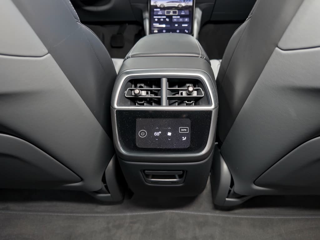 2025 Lucid Air view 21