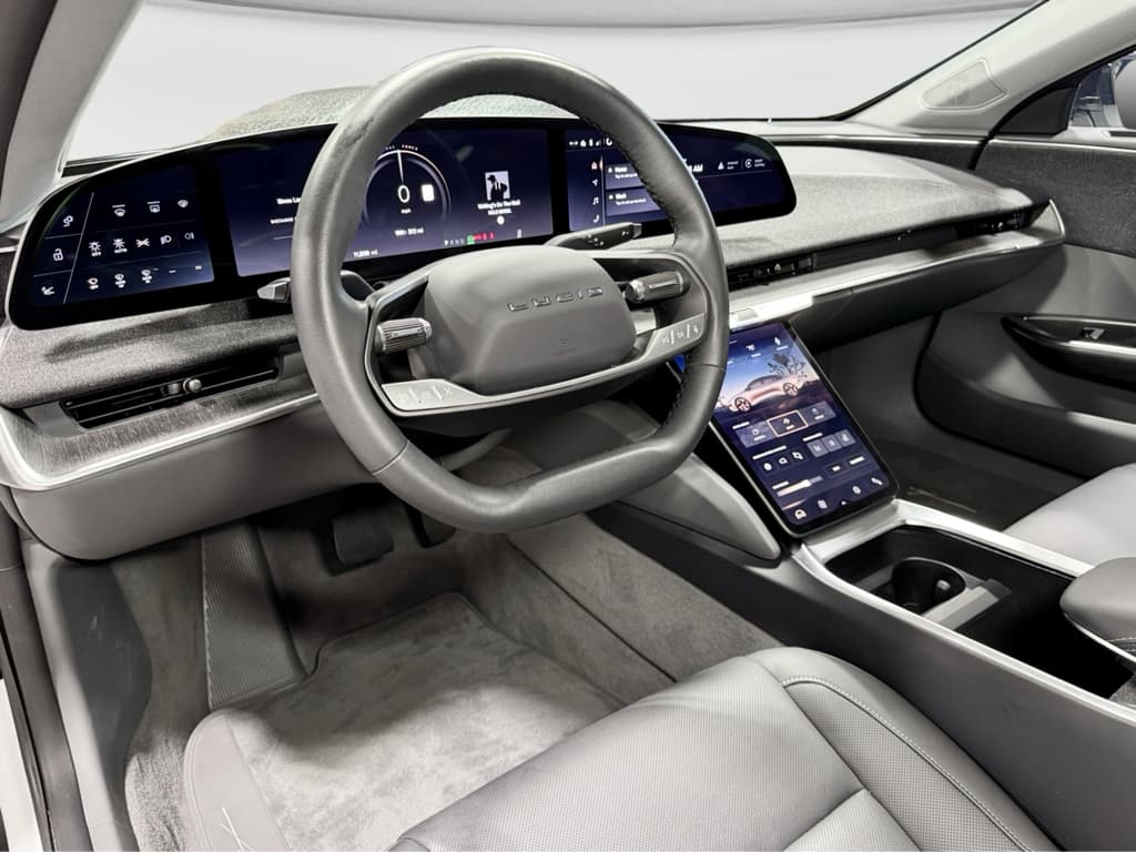 2025 Lucid Air view 18