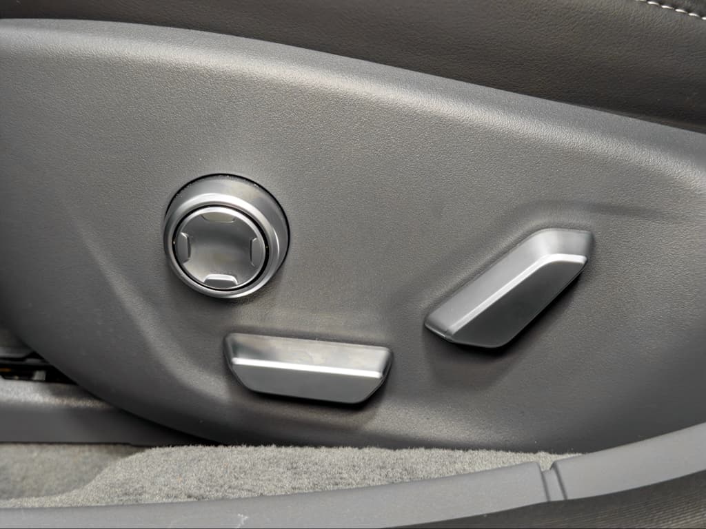 2025 Lucid Air view 6