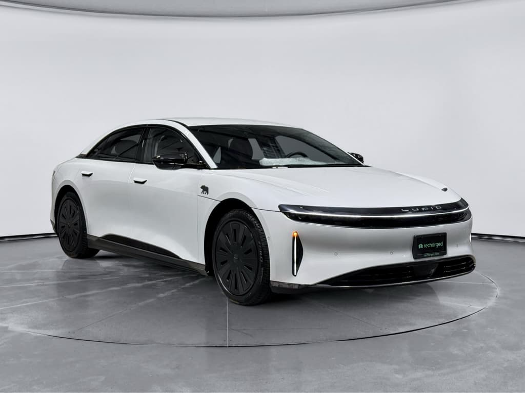 2025 Lucid Air view 4