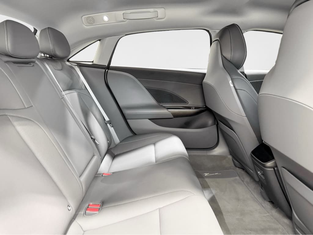 2025 Lucid Air view 22