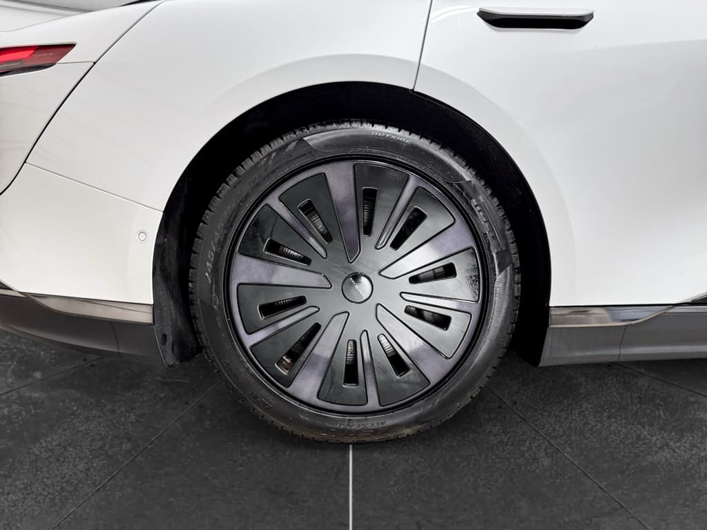 2025 Lucid Air view 35