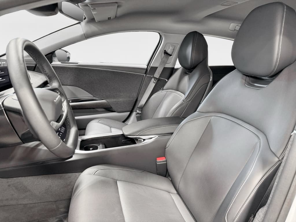 2025 Lucid Air view 17