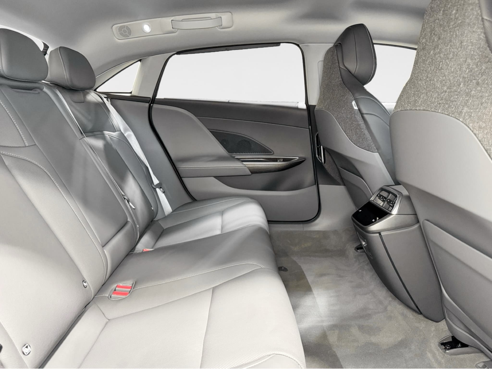 2025 Lucid Air view 21