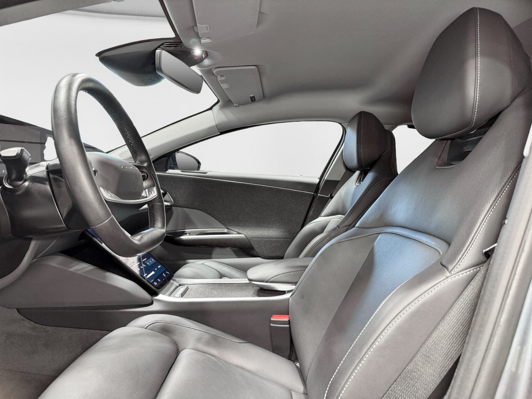 2025 Lucid Air view 16