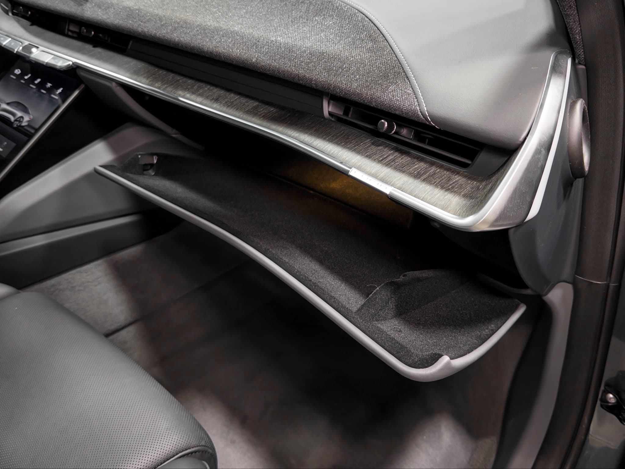 2025 Lucid Air view 19