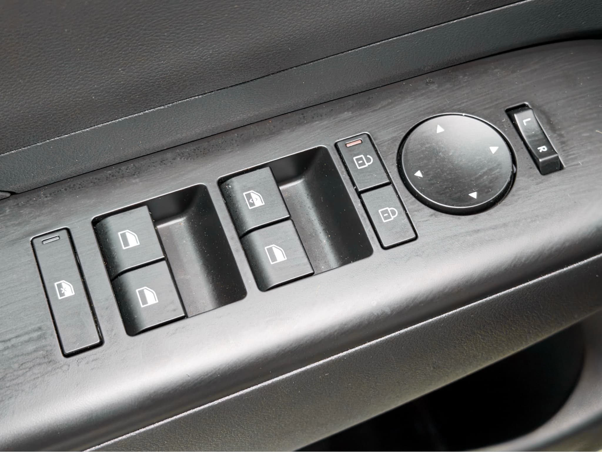 2024 Hyundai Kona view 8