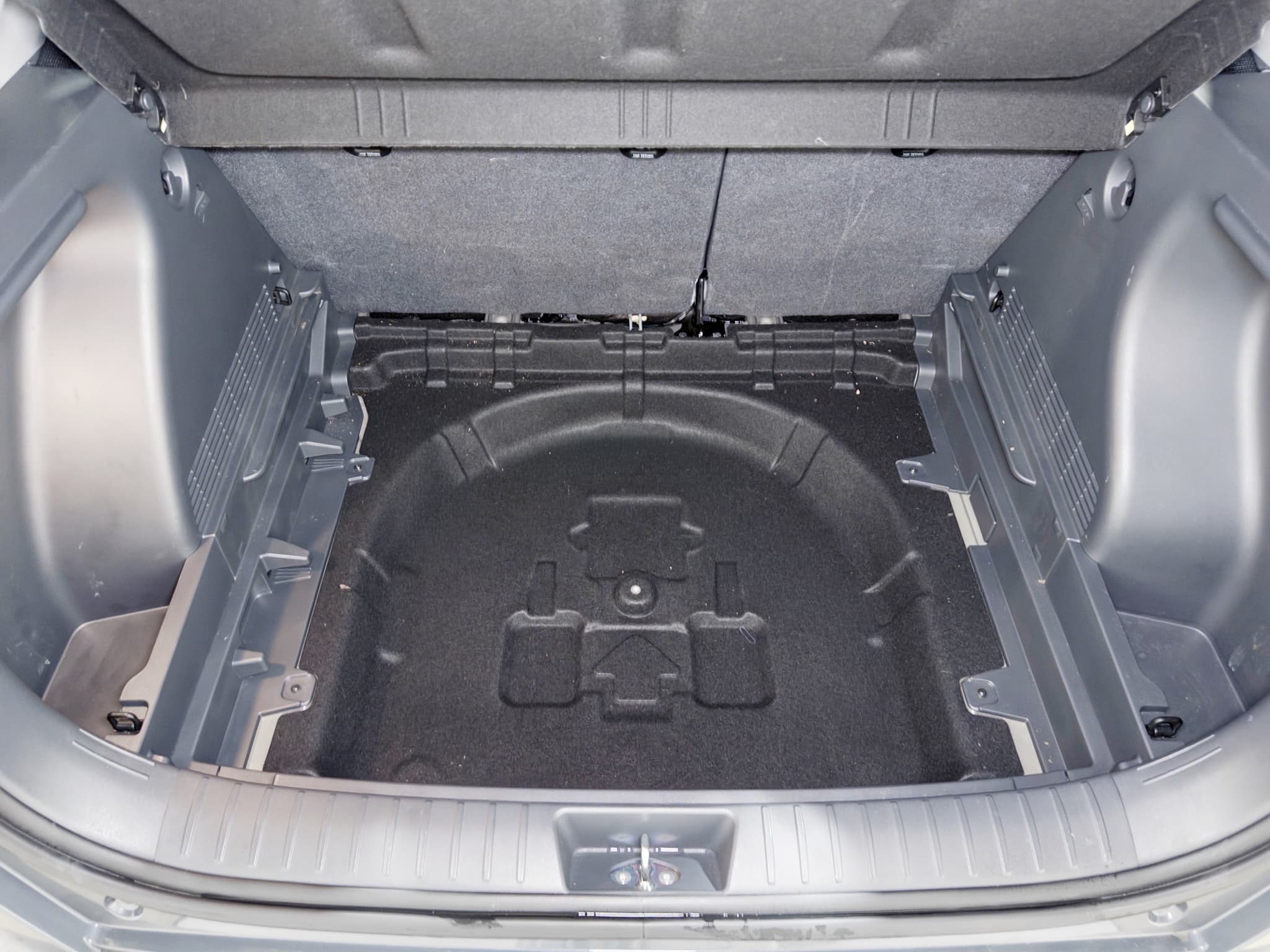 2024 Hyundai Kona view 27