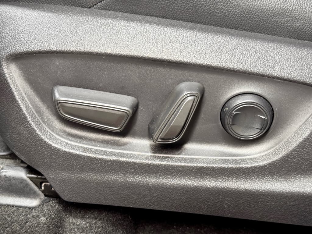 2023 Subaru Solterra view 7