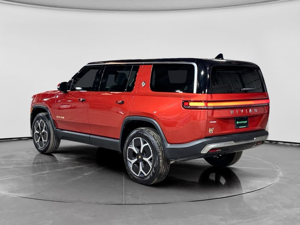 2023 Rivian R1S view 2