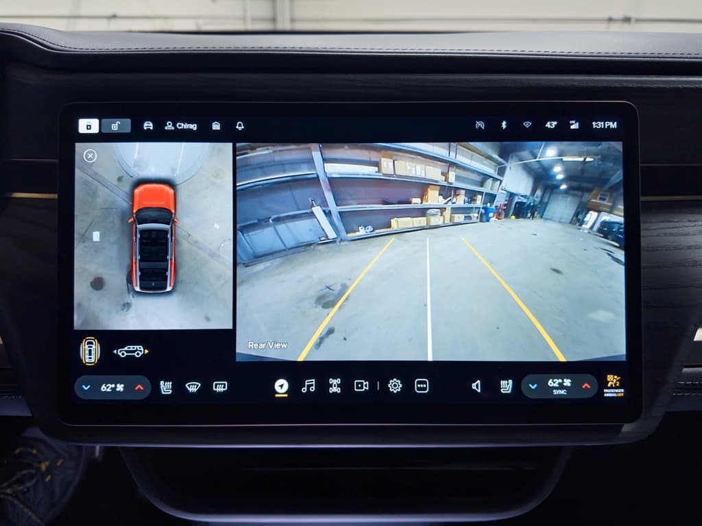 2023 Rivian R1S view 15