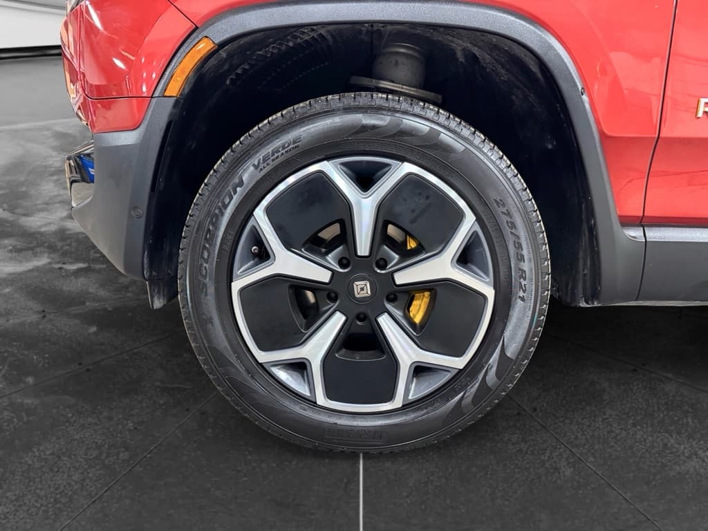 2023 Rivian R1S view 36