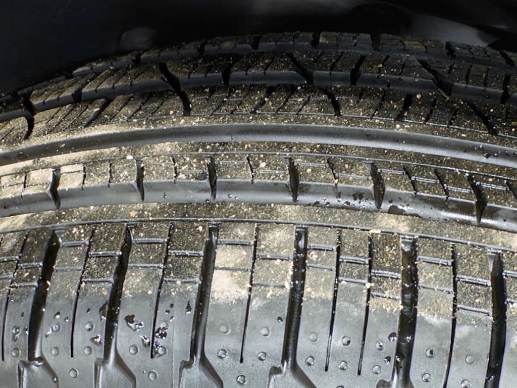 2023 Rivian R1S view 37