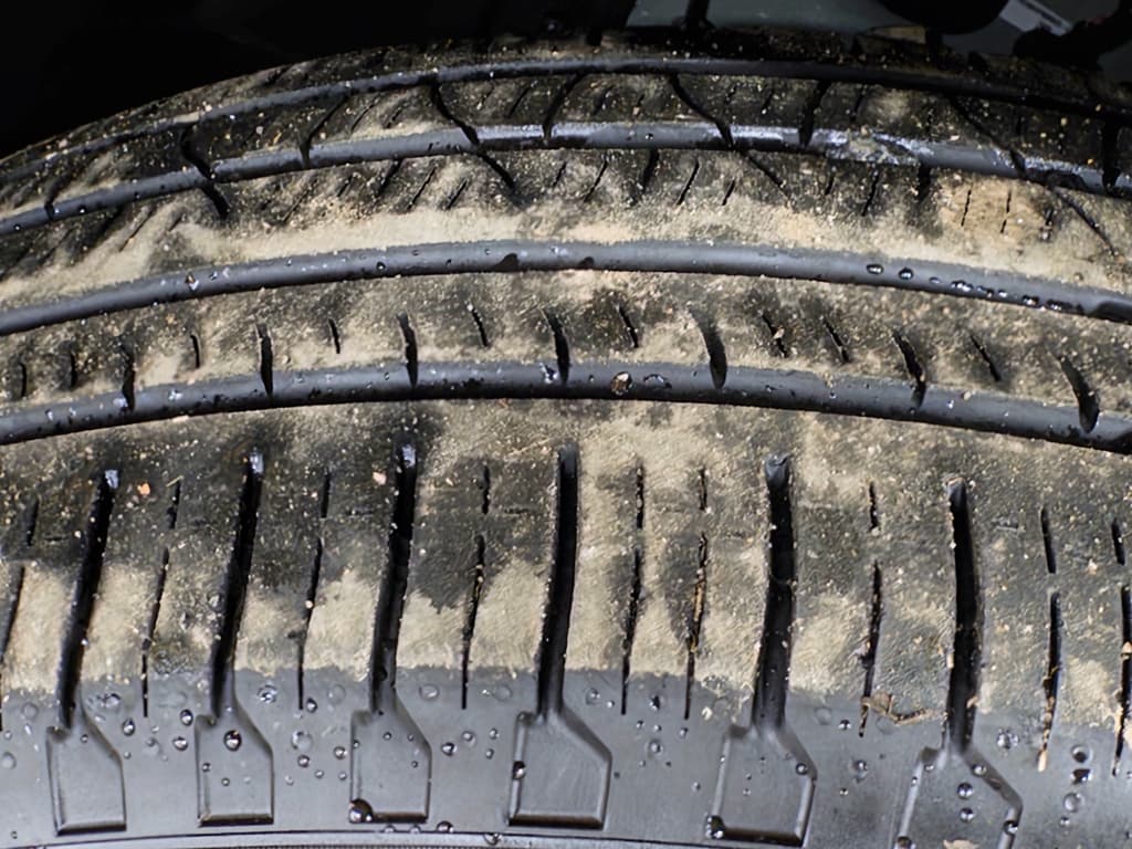 2023 Rivian R1S view 39