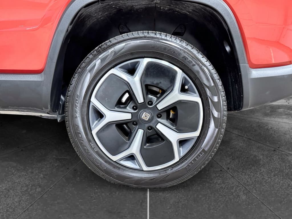 2023 Rivian R1S view 38