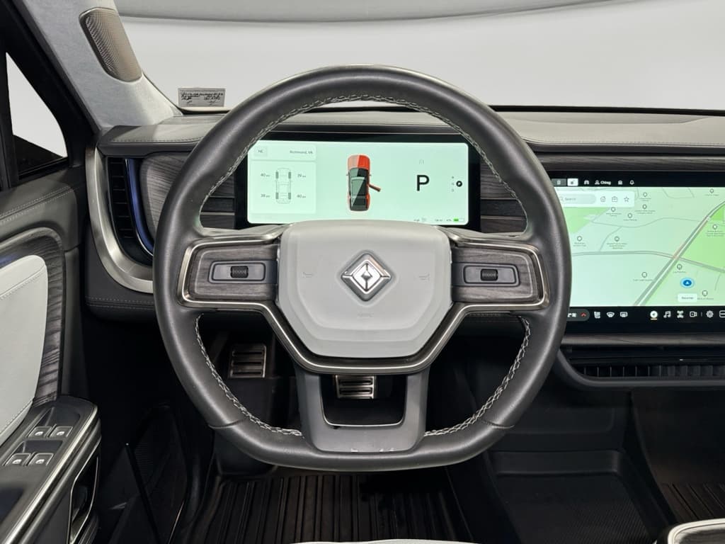 2023 Rivian R1S view 8