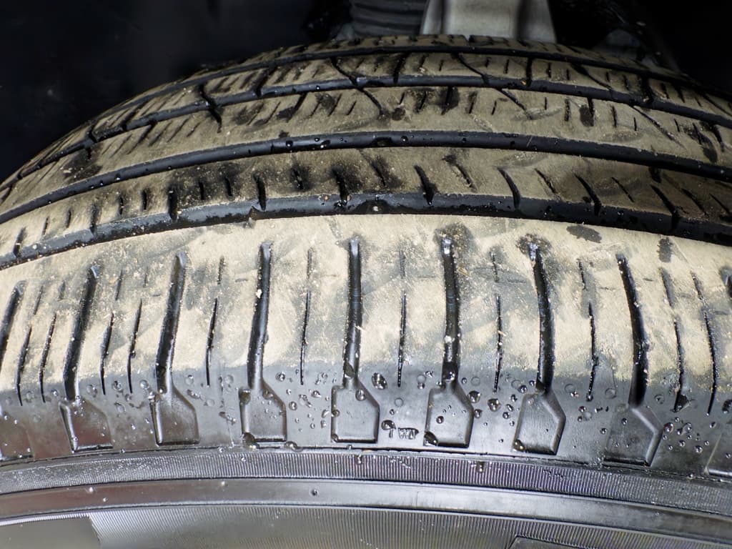 2023 Rivian R1S view 33