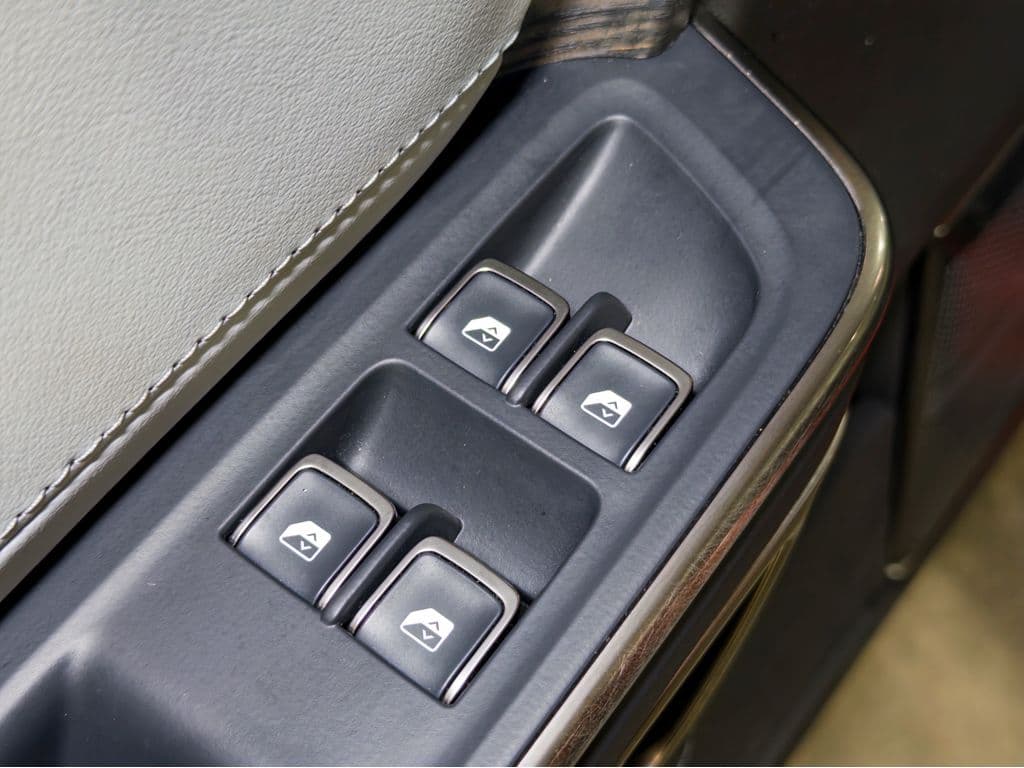 2023 Rivian R1S view 7