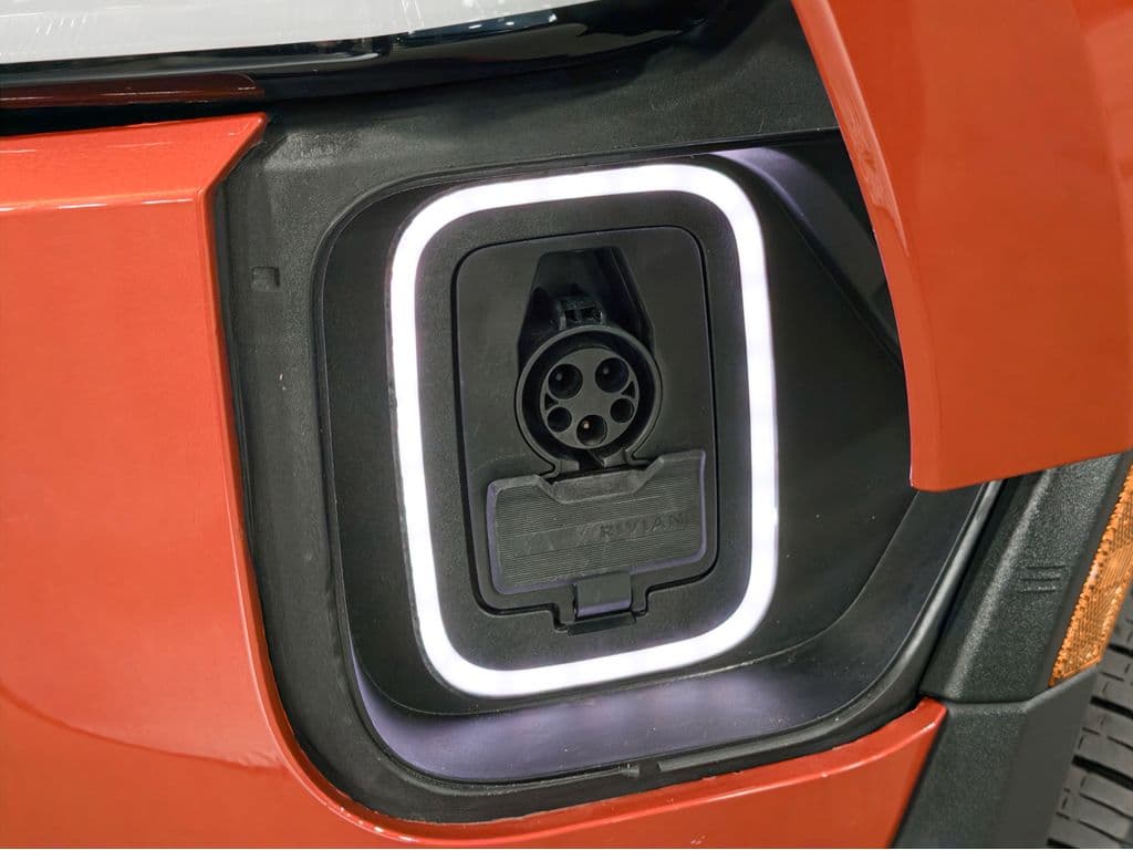 2023 Rivian R1S view 5