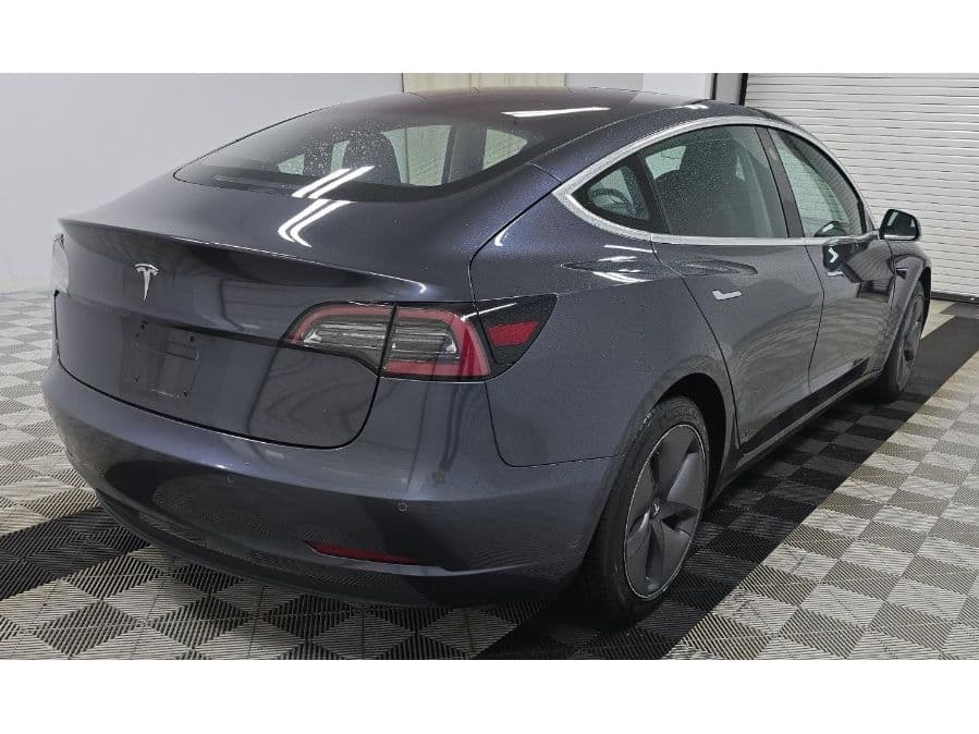 2018 Tesla Model 3 view 3