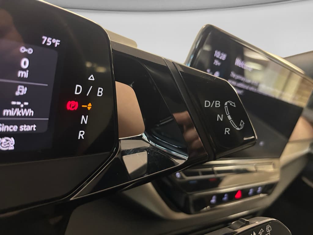 2023 Volkswagen ID.4 view 7
