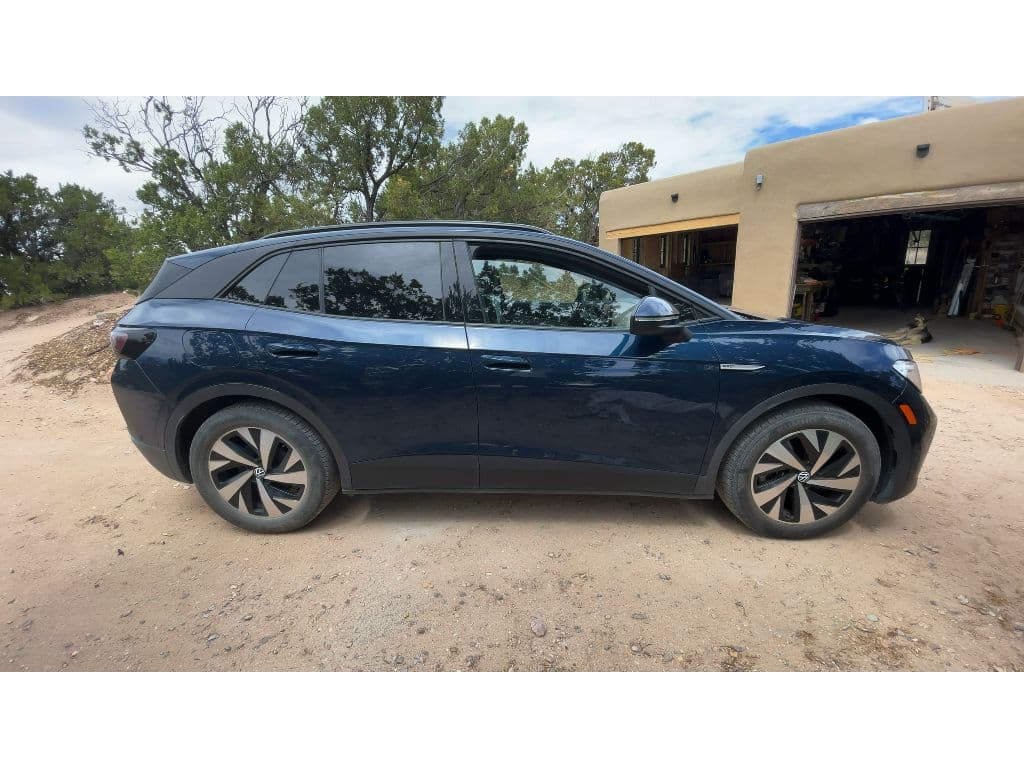 2023 Volkswagen ID.4 view 3