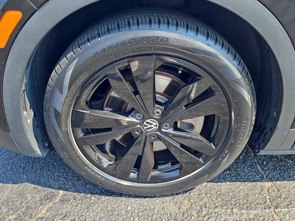 2021 Volkswagen ID.4 view 25