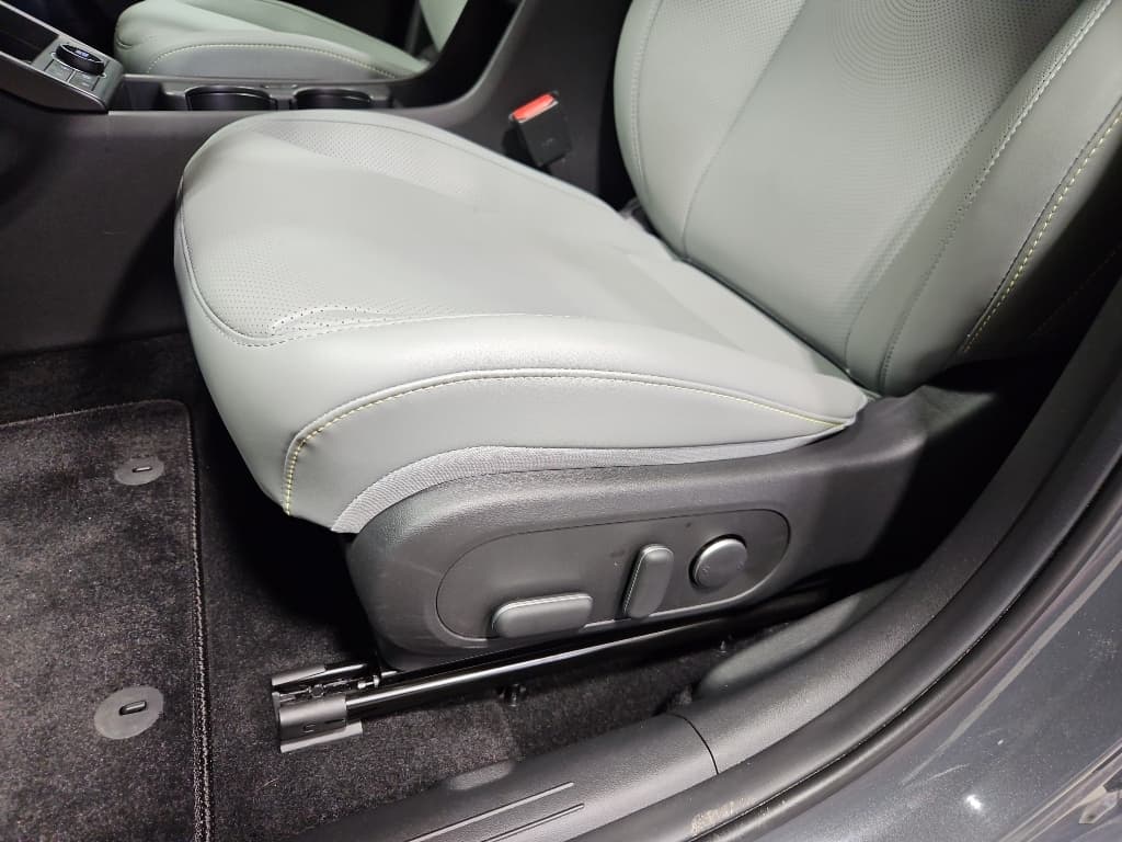 2024 Hyundai Kona view 7