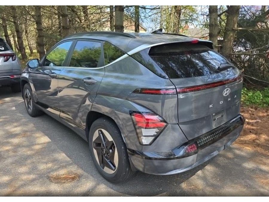2024 Hyundai Kona view 4