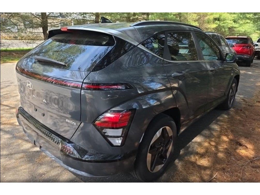 2024 Hyundai Kona view 3
