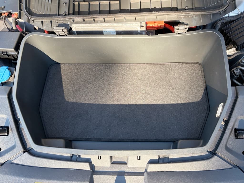 2019 Audi e-tron view 28