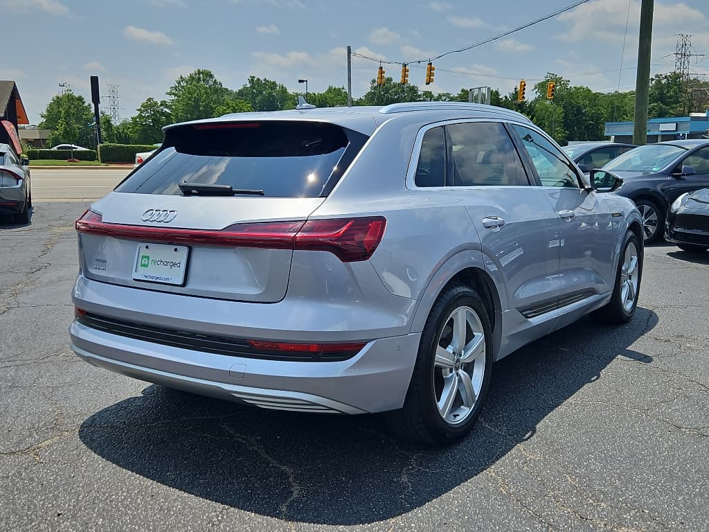 2019 Audi e-tron view 3