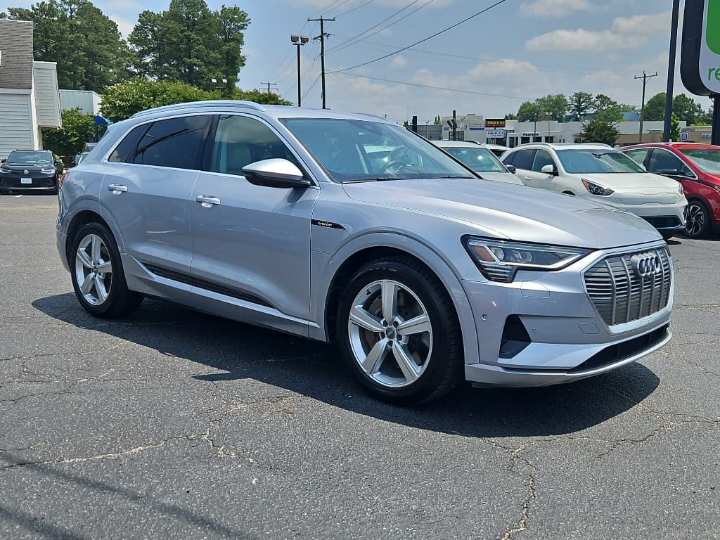2019 Audi e-tron view 4