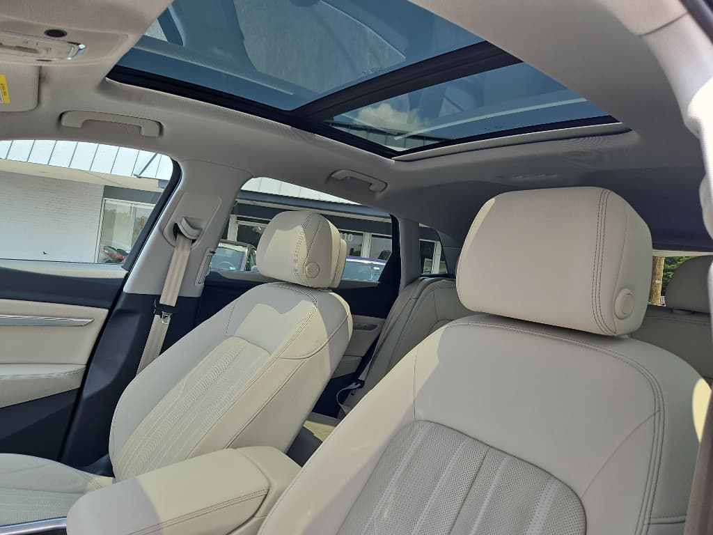 2019 Audi e-tron view 17