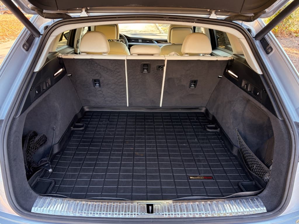 2019 Audi e-tron view 29