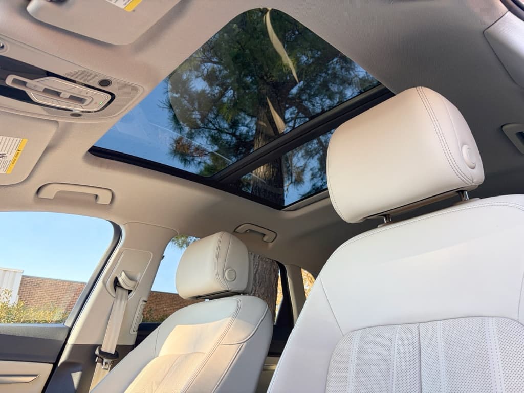 2019 Audi e-tron view 26