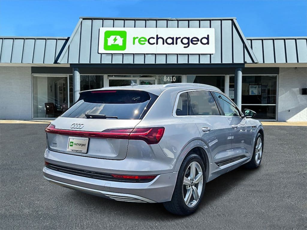 2019 Audi e-tron view 3