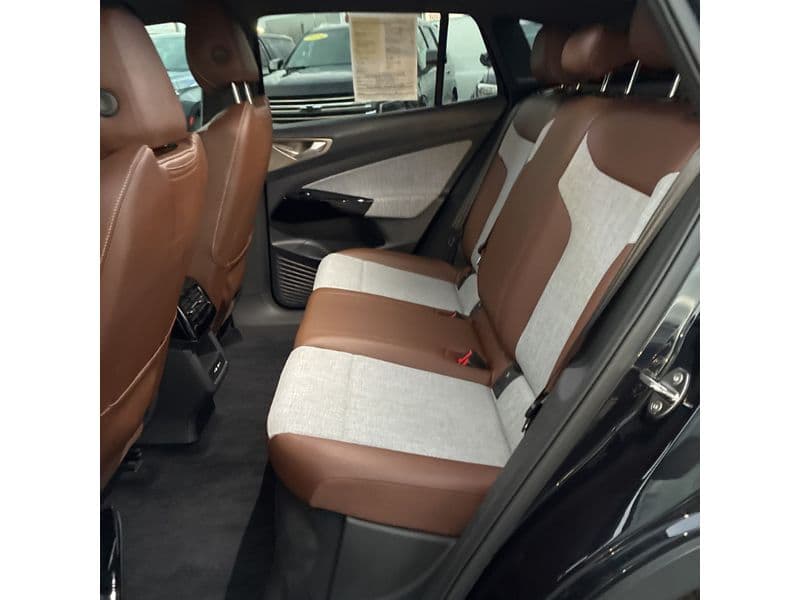 2023 Volkswagen ID.4 view 7