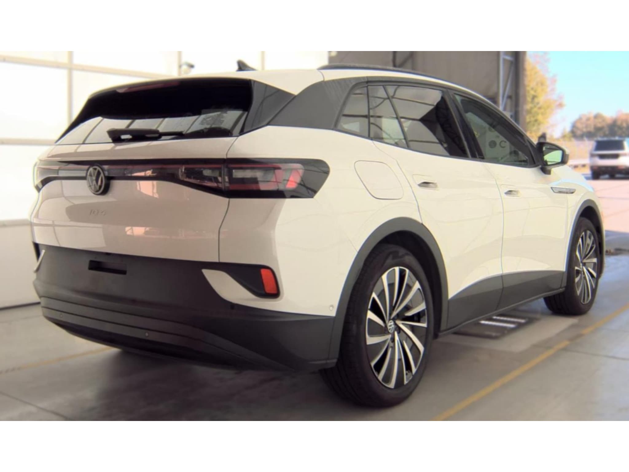 2024 Volkswagen ID.4 view 3