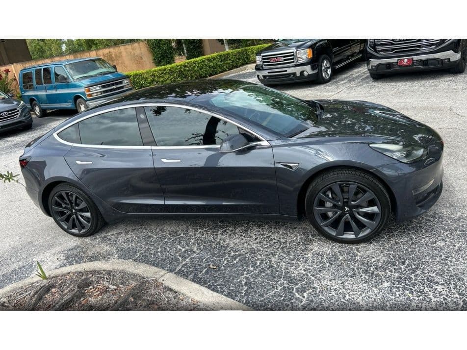 2018 Tesla Model 3 view 4