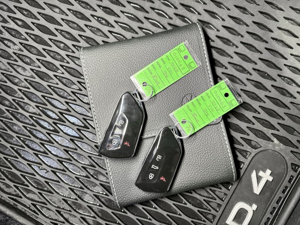2025 Volkswagen ID.4 view 23