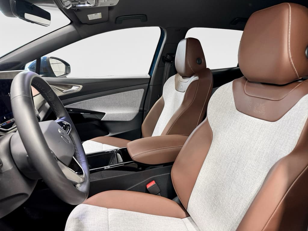 2025 Volkswagen ID.4 view 17
