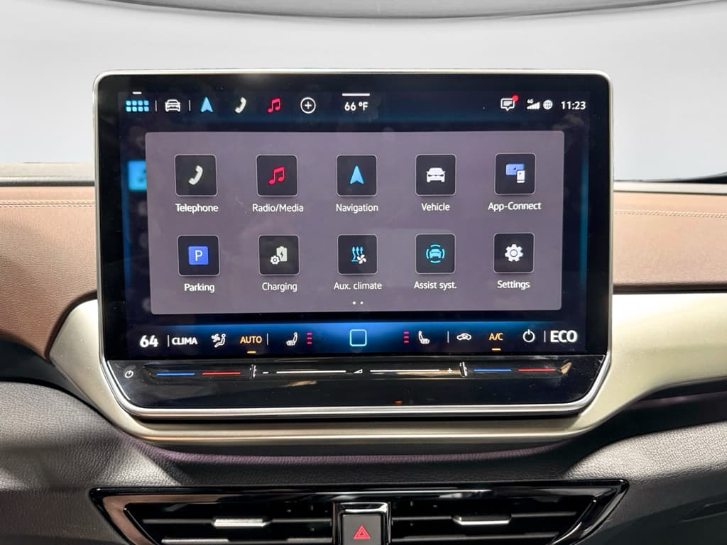2025 Volkswagen ID.4 view 13
