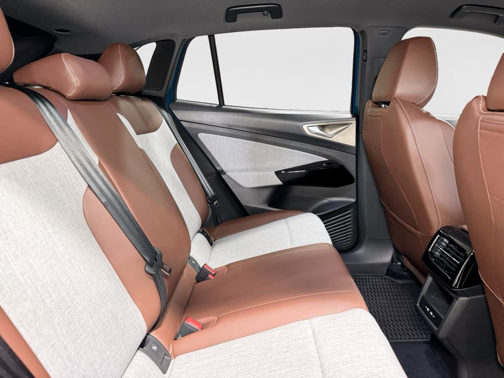 2025 Volkswagen ID.4 view 22
