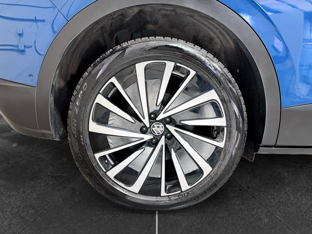 2025 Volkswagen ID.4 view 35
