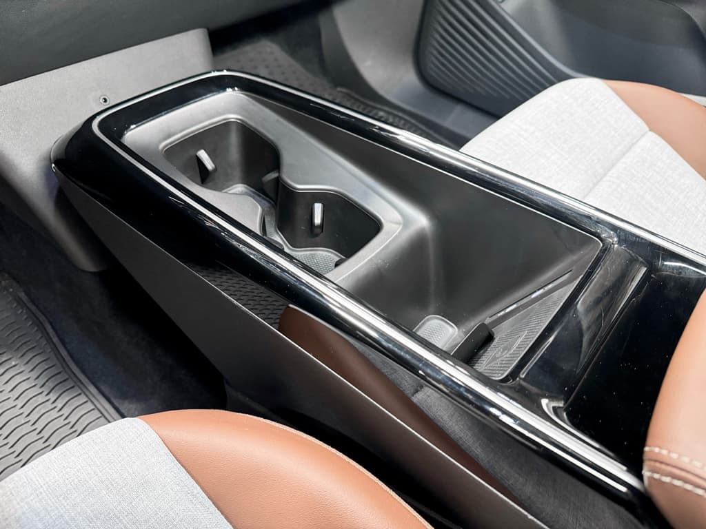 2025 Volkswagen ID.4 view 19