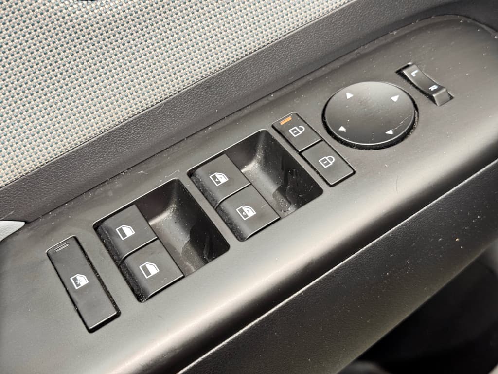 2024 Hyundai Kona view 7