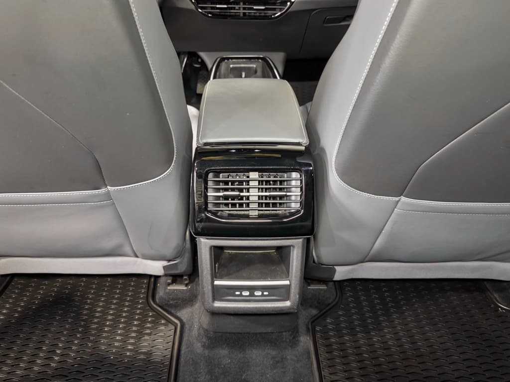 2023 Volkswagen ID.4 view 21