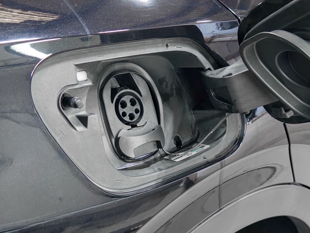 2023 Volkswagen ID.4 view 5