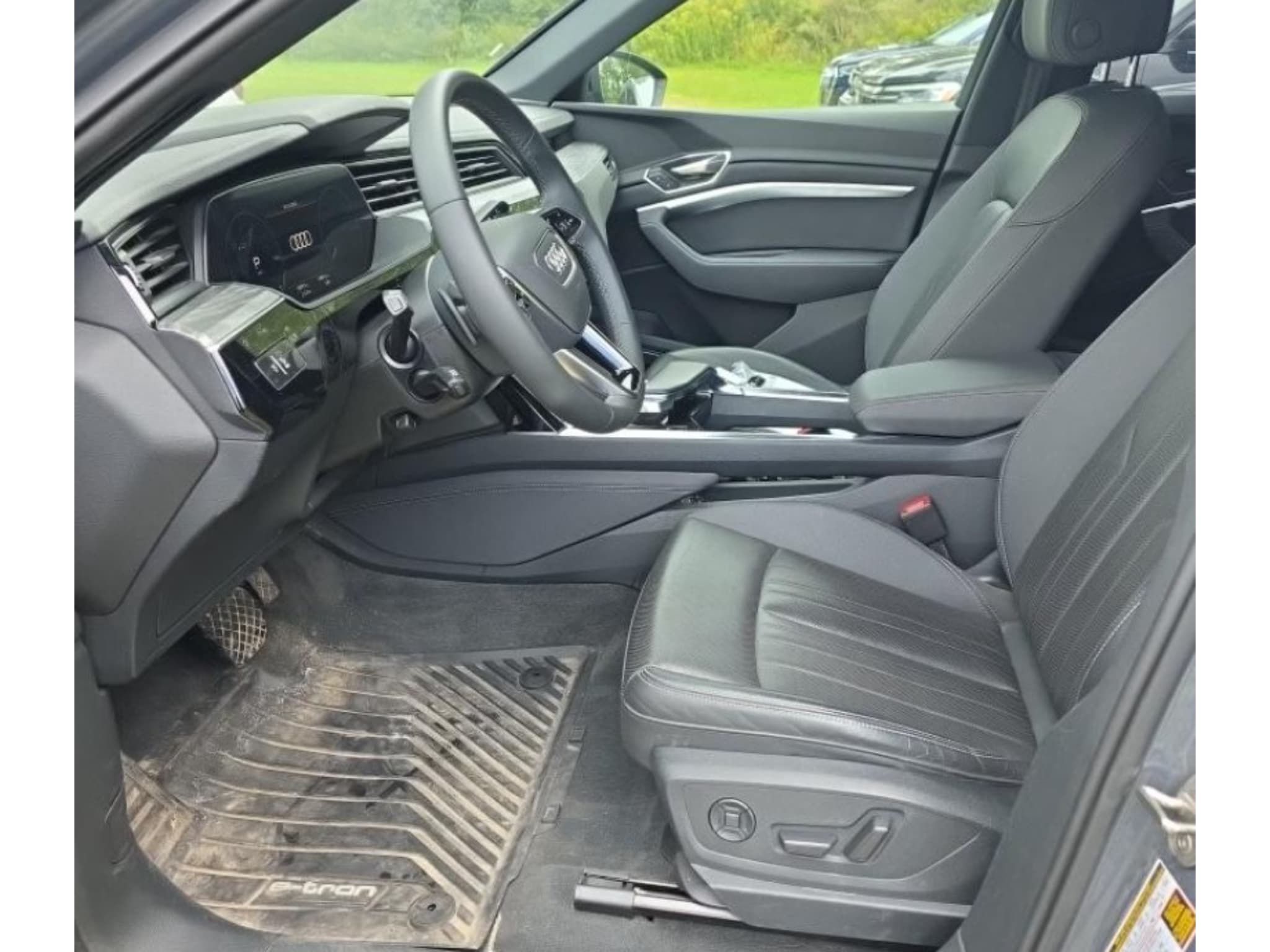 2024 Audi Q8 Sportback e-tron view 5